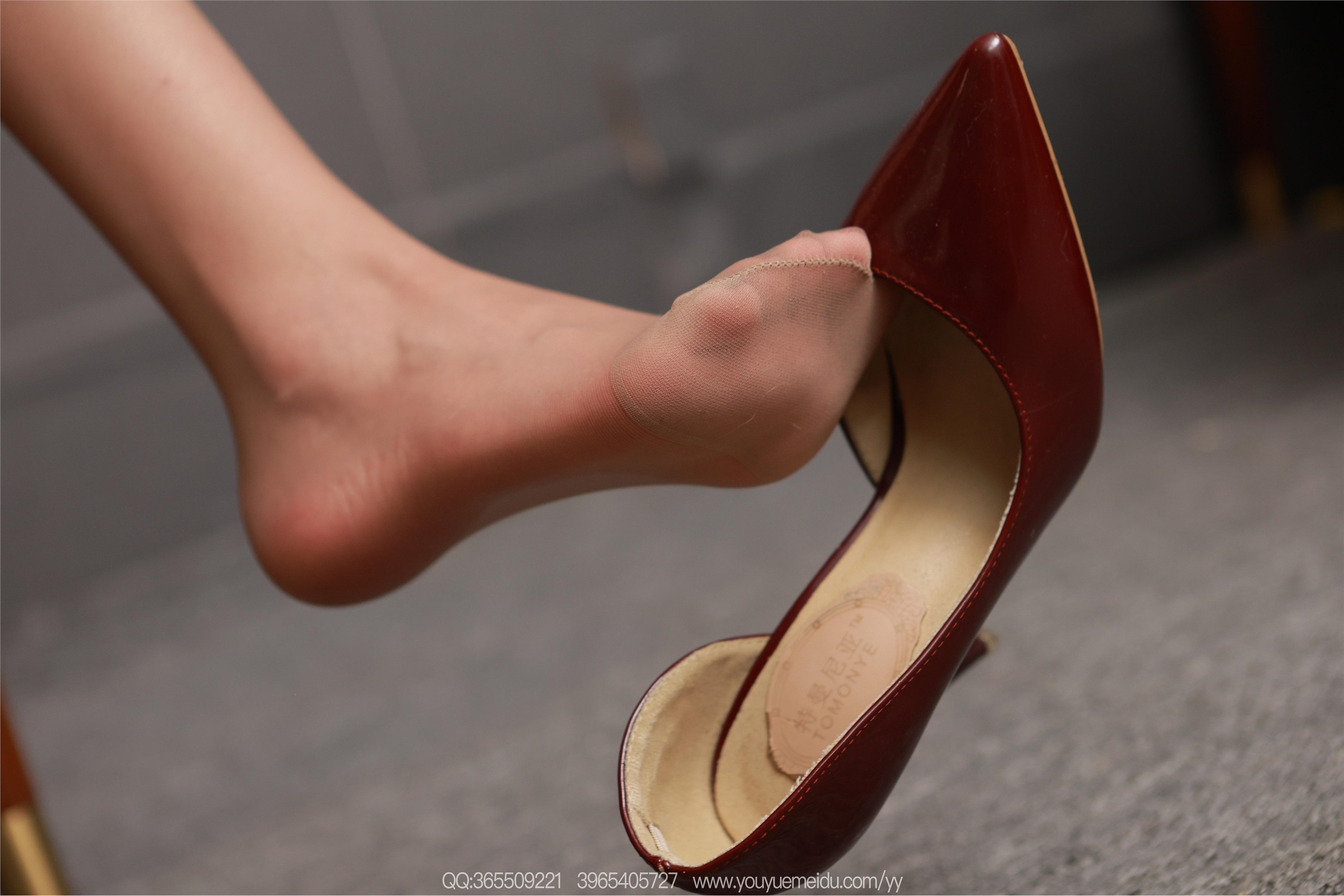 IESS异思趣向  2025.11.22 丝享家2218：团团《漏肩旗袍》